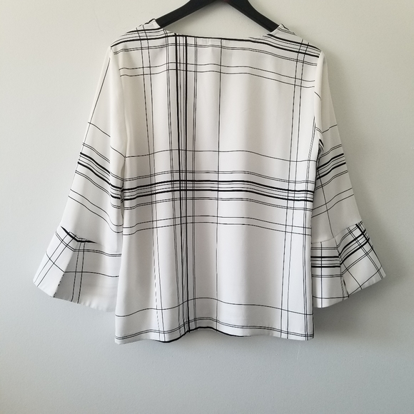 H&M black & white v-neck split sleeve blouse - Picture 4 of 10